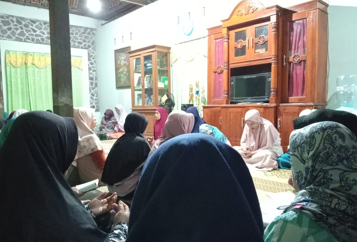 Yasinan Ibu2 Rutin Malam Jumat di Padukuhan Ceper