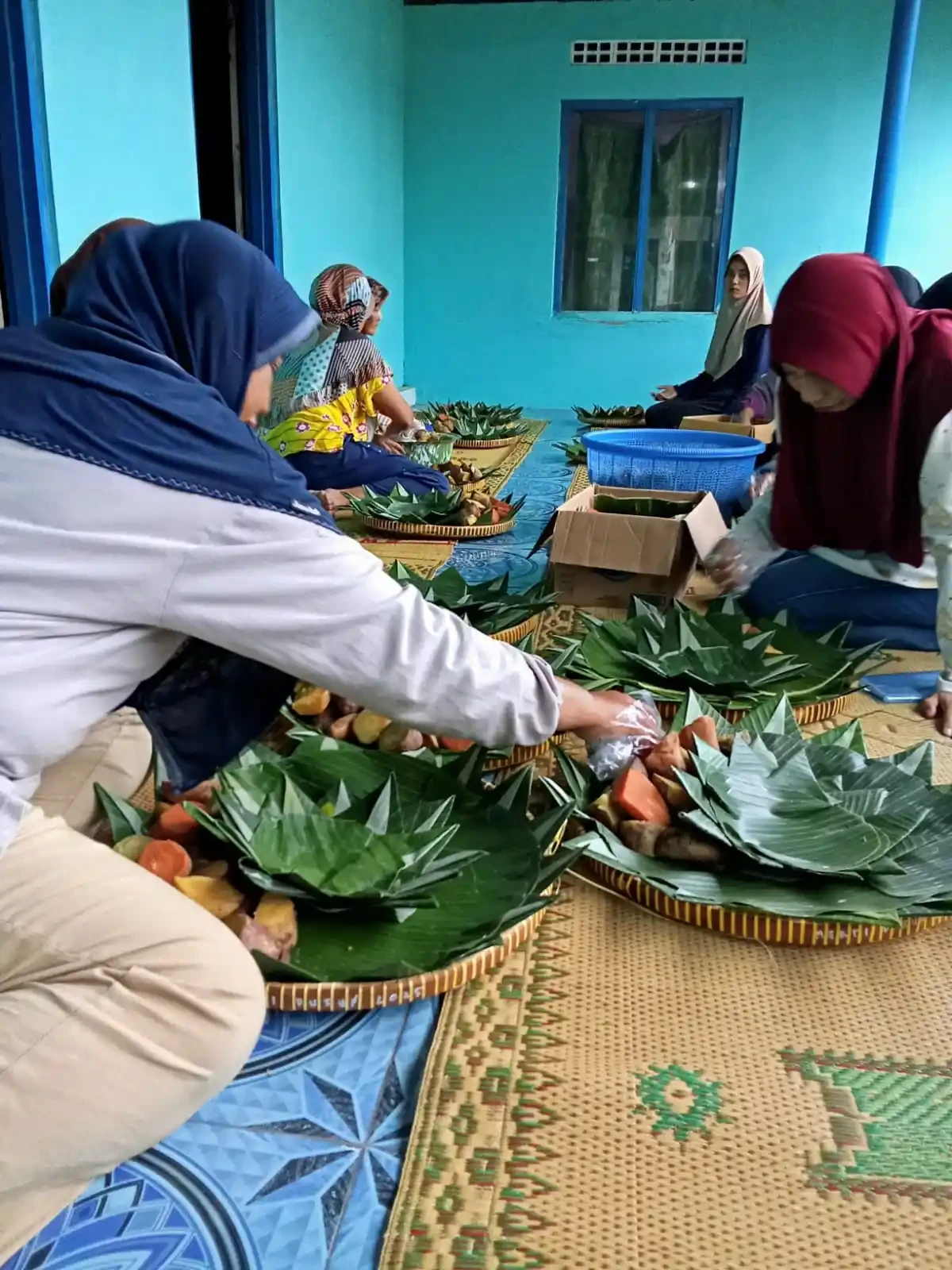 Kerjabakti ibu ibu persiapan Merti dusun. Padukuhan Bakungan