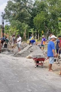 Kerja bakti warga Sanggrahan