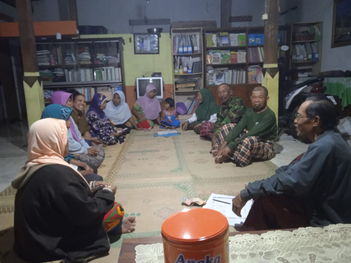 Pertemuan rutin kelompok Lumbung padi Padukuhan Sawahan Lor