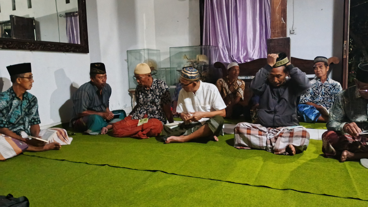 Amalan yasinan rutin bpk2 rw 01 warga gedongan lor