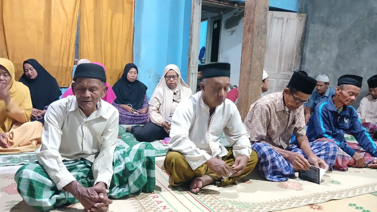 Amalan yasinan rutin mlm jumat bpk2 ibu2 rw 02 warga gedongan lor