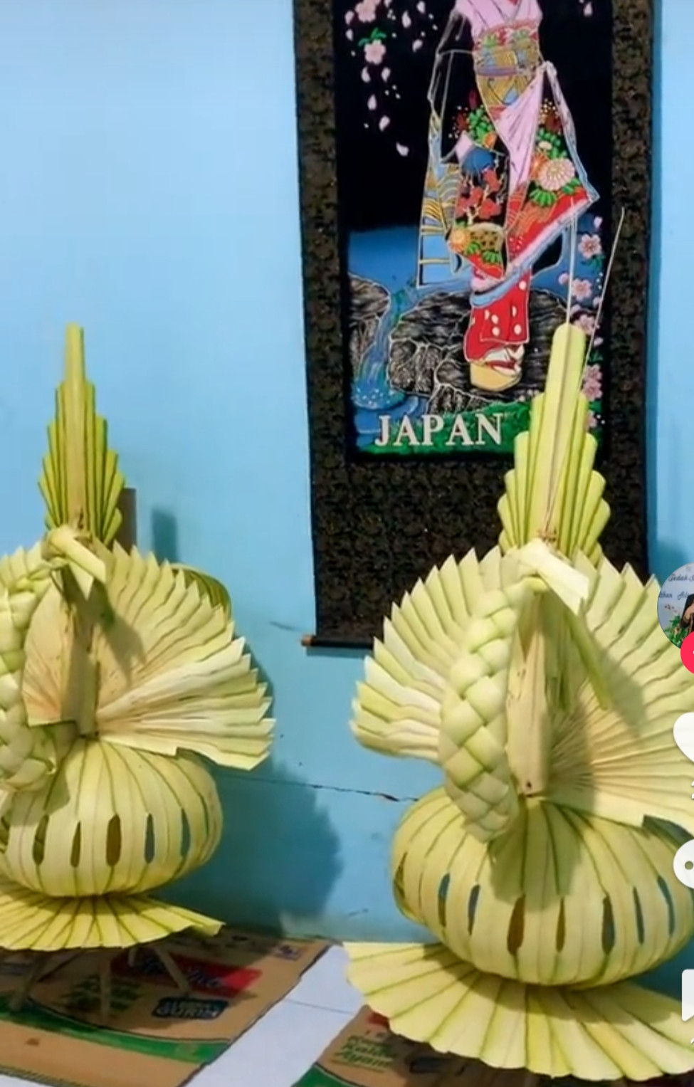 Pembuatan kembar mayang untuk mantenan di gebang Jetis wedomartani