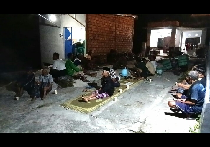 Jaga malam pos ronda saren