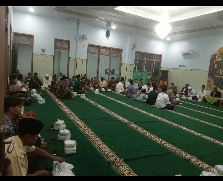 Pengajian yg di pimpin bpk kiyayi Mujiburohman