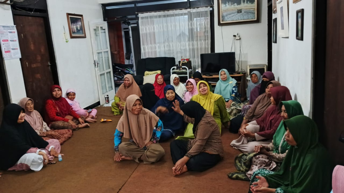 Yasinan rutin mlm jumat warga rw 01 gedongan lor
