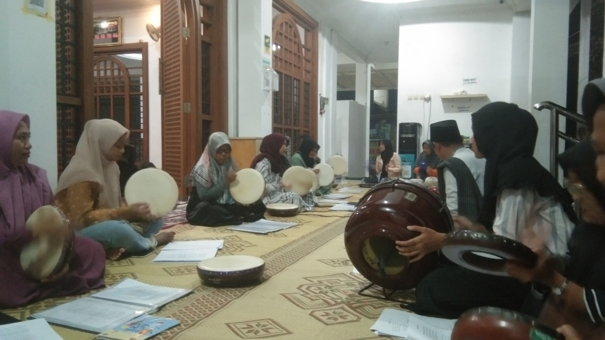 Latihan Rutin hadroh An Nuur Qolbi Sono Blotan Padukuhan Blotan