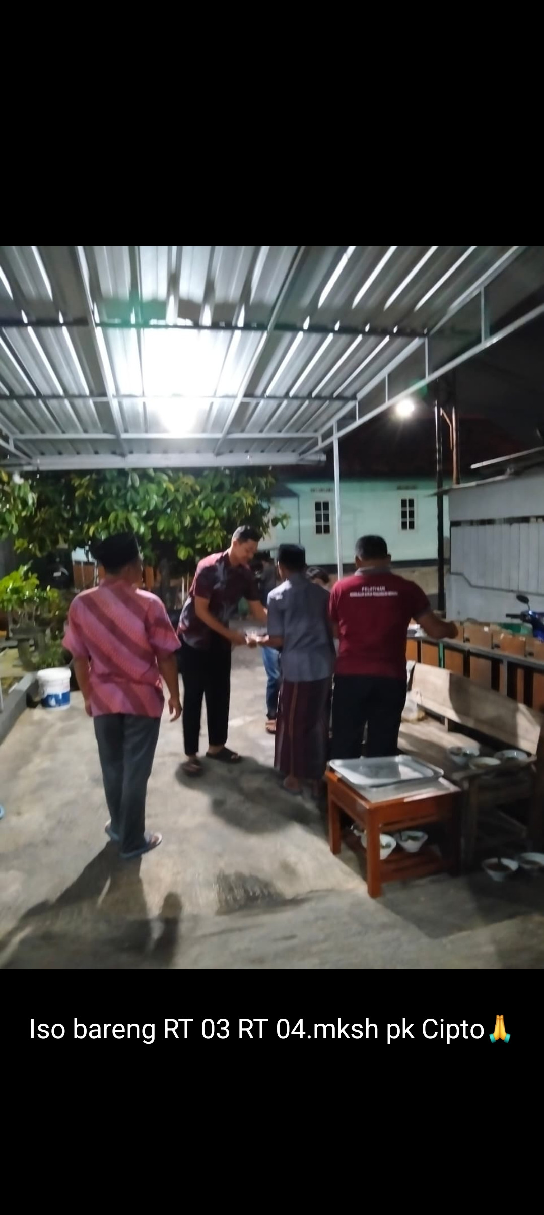 Kumpulan bapak bapak RT 04 setiap malam rebu Wage bertempat dirumah BpK Sukijo gebang Jetis wedomartani