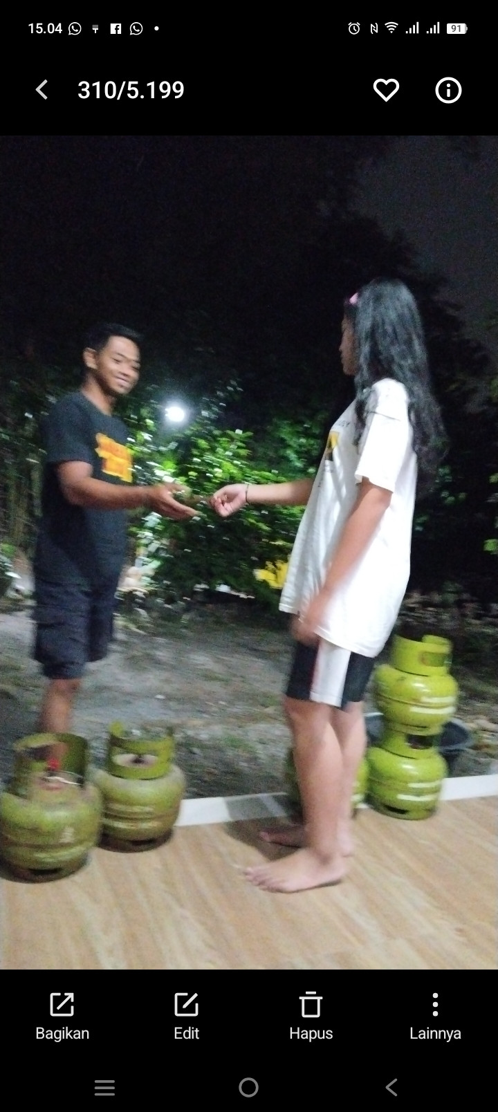 Pembelian gas dr salah satu warga sawahan