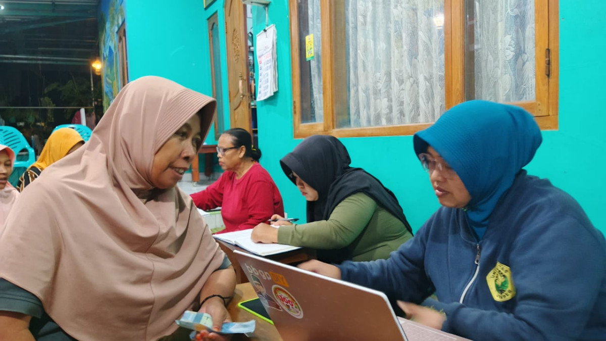 Arisan ibu2 pkk warga gedongan lor