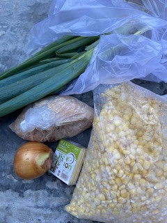 Menyuplai bahan mentah PMT lokal oleh kader Sanggrahan