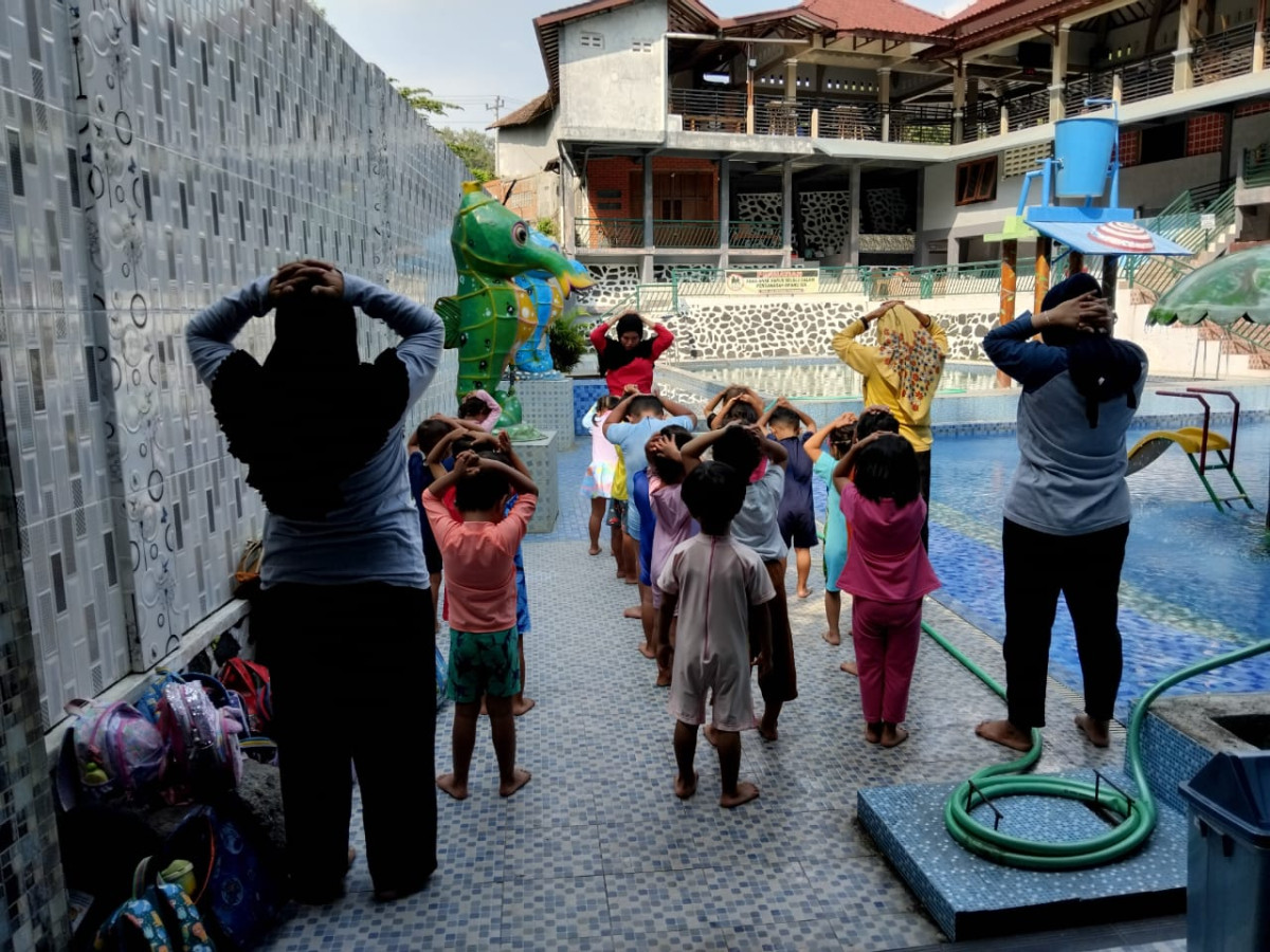 Kegiatan renang KB PKK Mutiara Hati Malangrejo