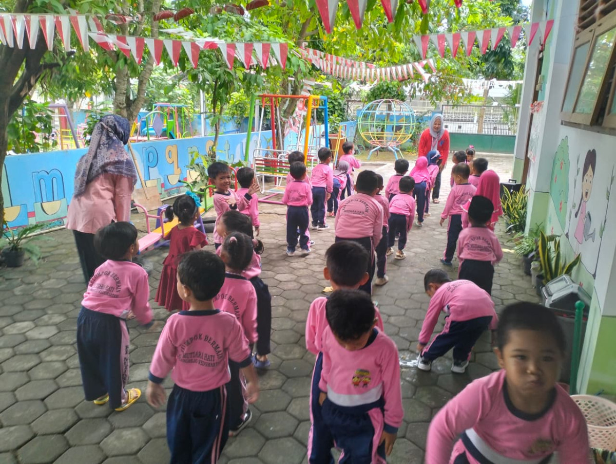 Kegiatan Senam KB PKK Mutiara Hati  Malangrejo