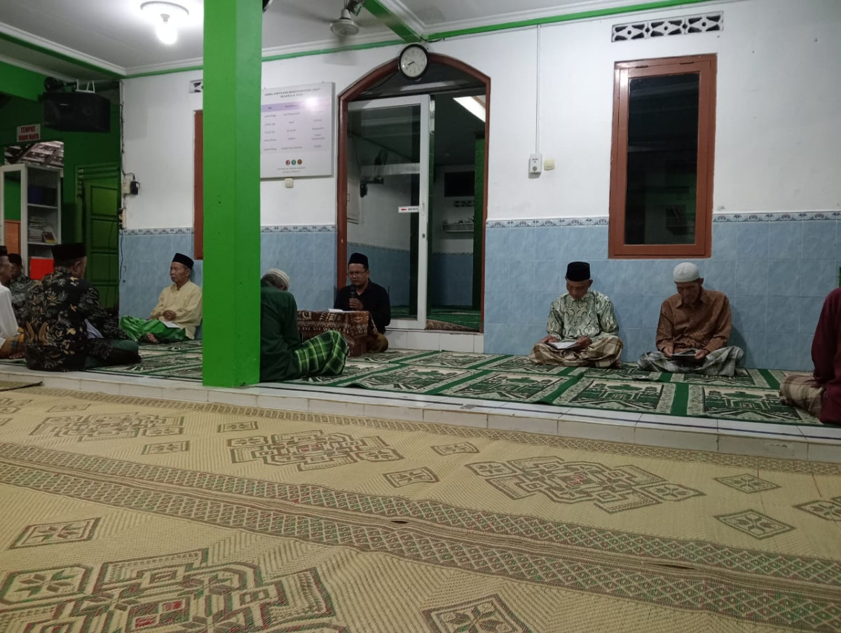 Mujahadah Dzikril Ghofilin di Masjid Al Huda Nglarang Malangrejo