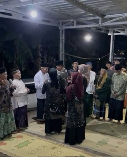 Tradisi selapanan kelahiran bayi warga Sanggrahan