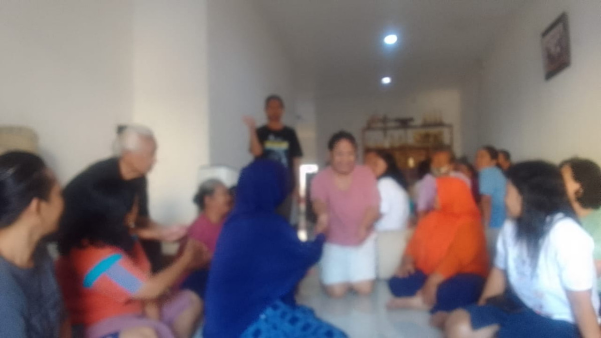 Besuk B Titik Purwoko  warga dusun Babadan