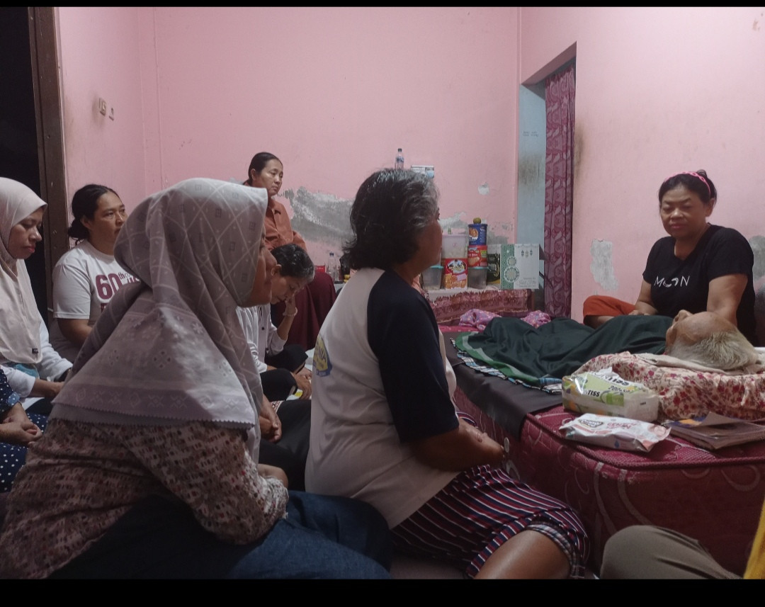 Menengok tetangga yang br sakit warga dusun  babadan