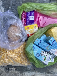 Menyuplai bahan mentah PMT lokal olehkader Sanggrahan