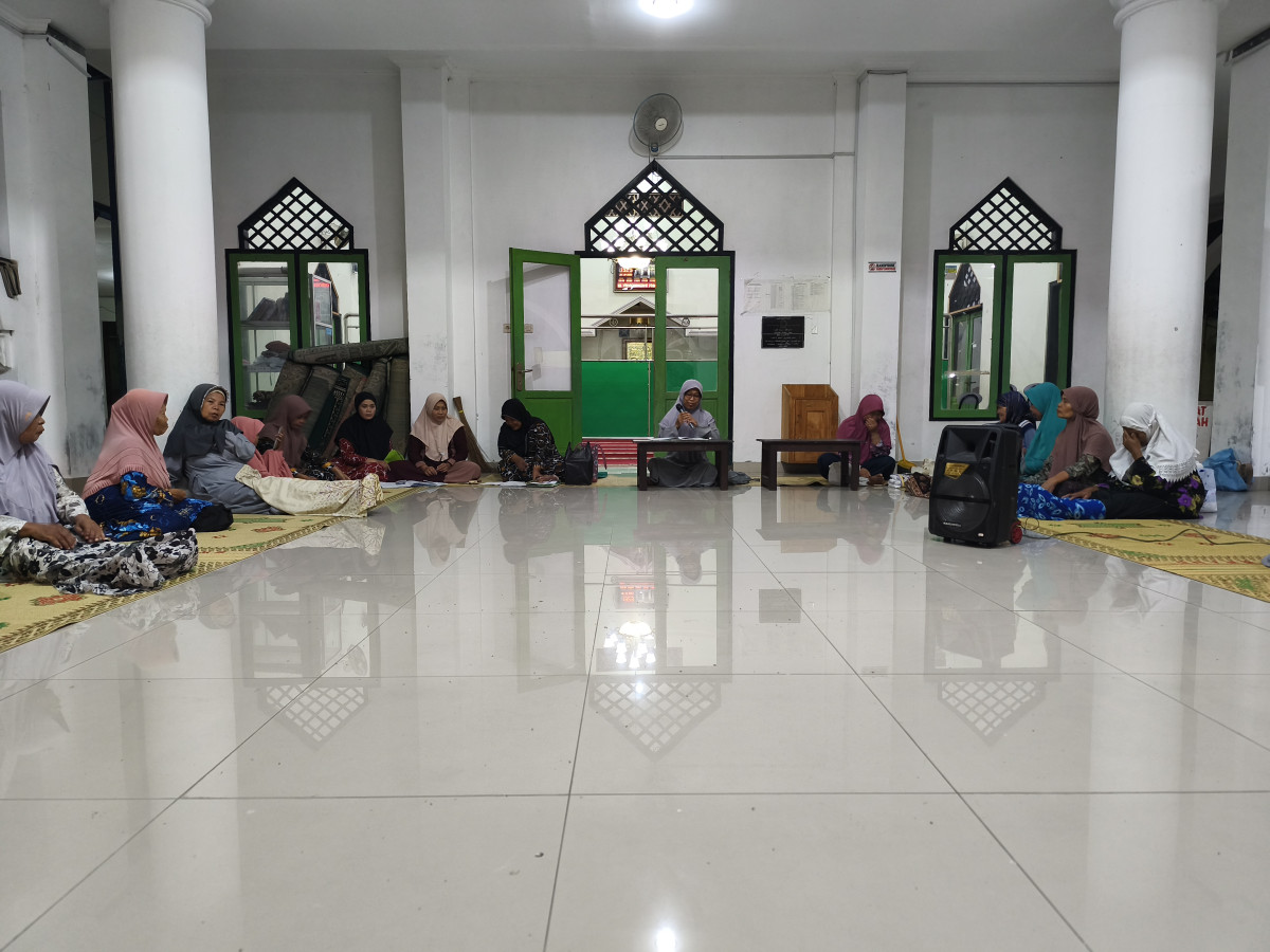 Arisan, Asmaul Husna dan tahlil  ibu2 jamaah masjid al Ittihad Babadan