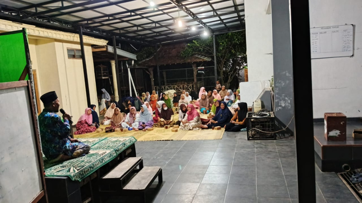 Pengajian rutin lapangan mlm mgg wage warga gedongan lor