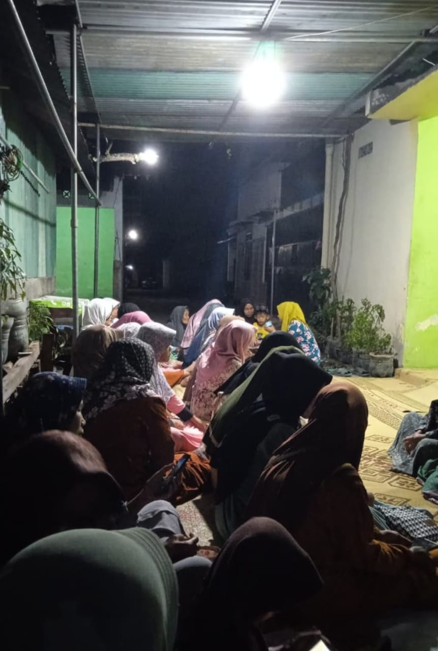 Rutinan  malam Jumat puji tahlil dan Yasin RT 03 Malangrejo