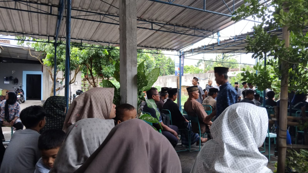 Takjiah meninggalnya bapak Syarkowi rt 6 rw 35 dusun Nglarang padukuhan malangrejo