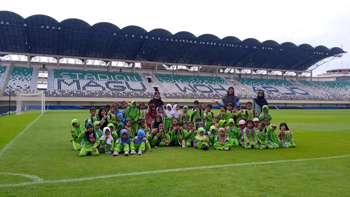 Kunjungan TK Tunas Bhakti Malangrejo  ke Stadion Maguwoharjo