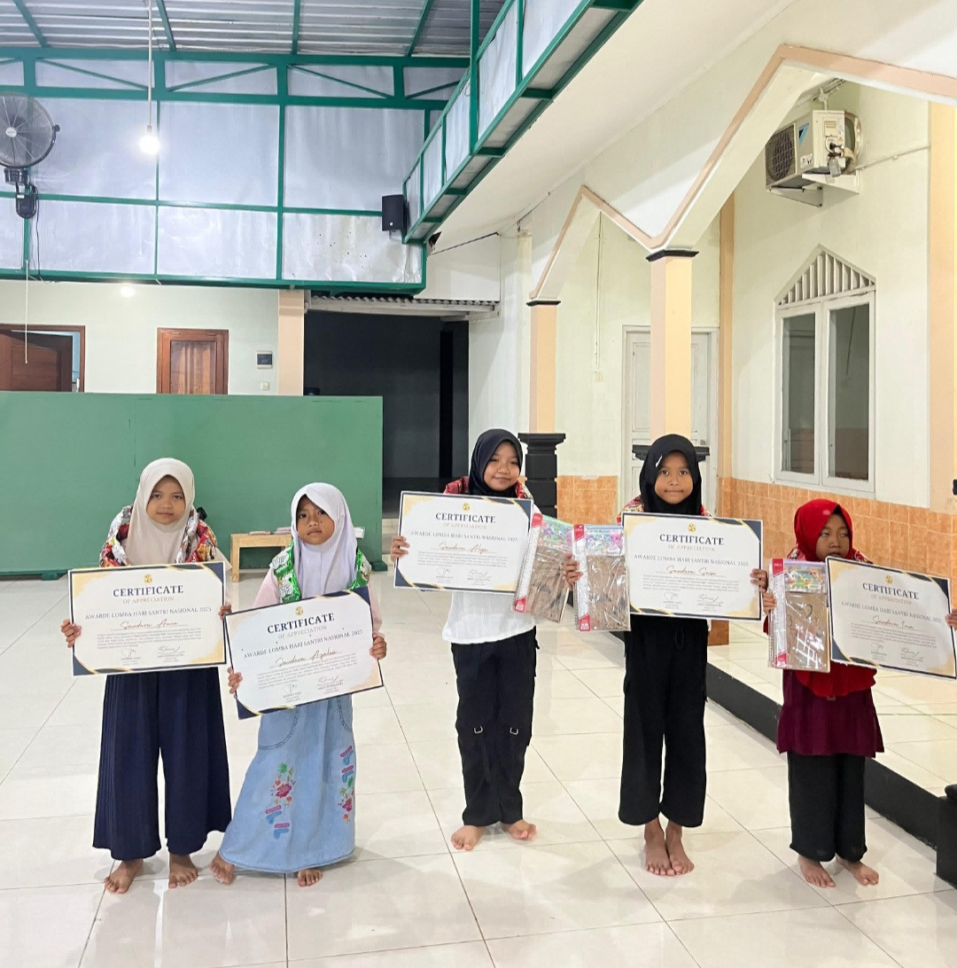 Pembagian Sertifikat Lomba Bagi Santri TPQ Al-Amin Pokoh
