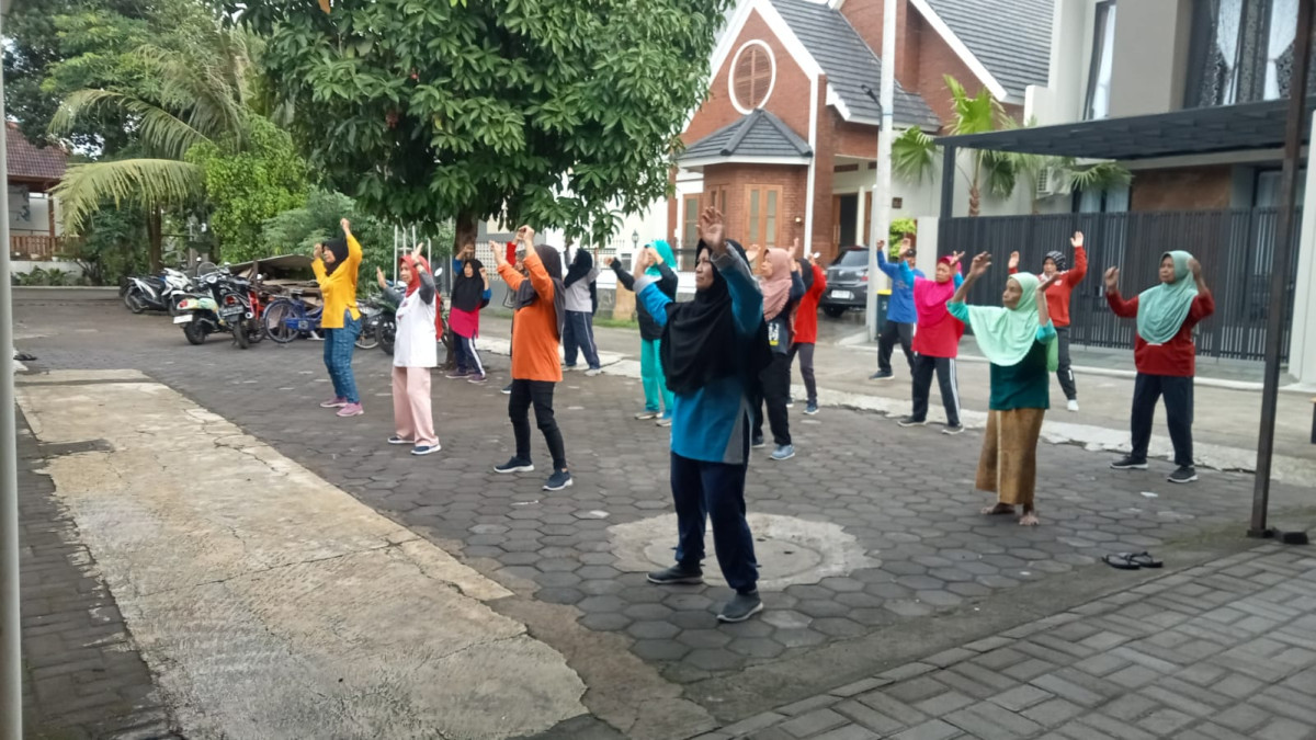 Kegiatan Senam Lansia SETAMAN Malangrejo