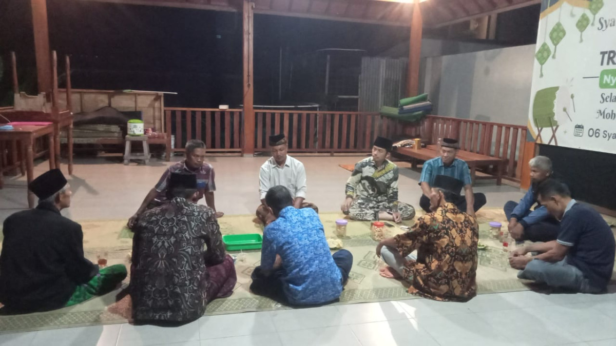 Musyawarah persiapan kegiatan kerja bakti di saluran irigasi Pendem tahap 2 di Padukuhan Malangrejo