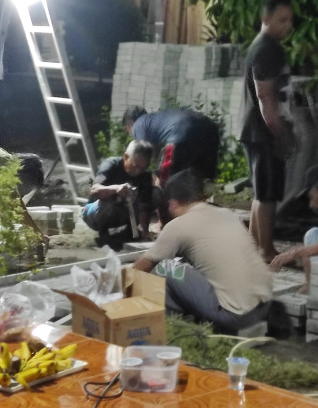 Gotong Royong Pemasangan Paving Blok Hari ke 5 Jalan Gatot Kaca RT 02 Padukuhan Pokoh