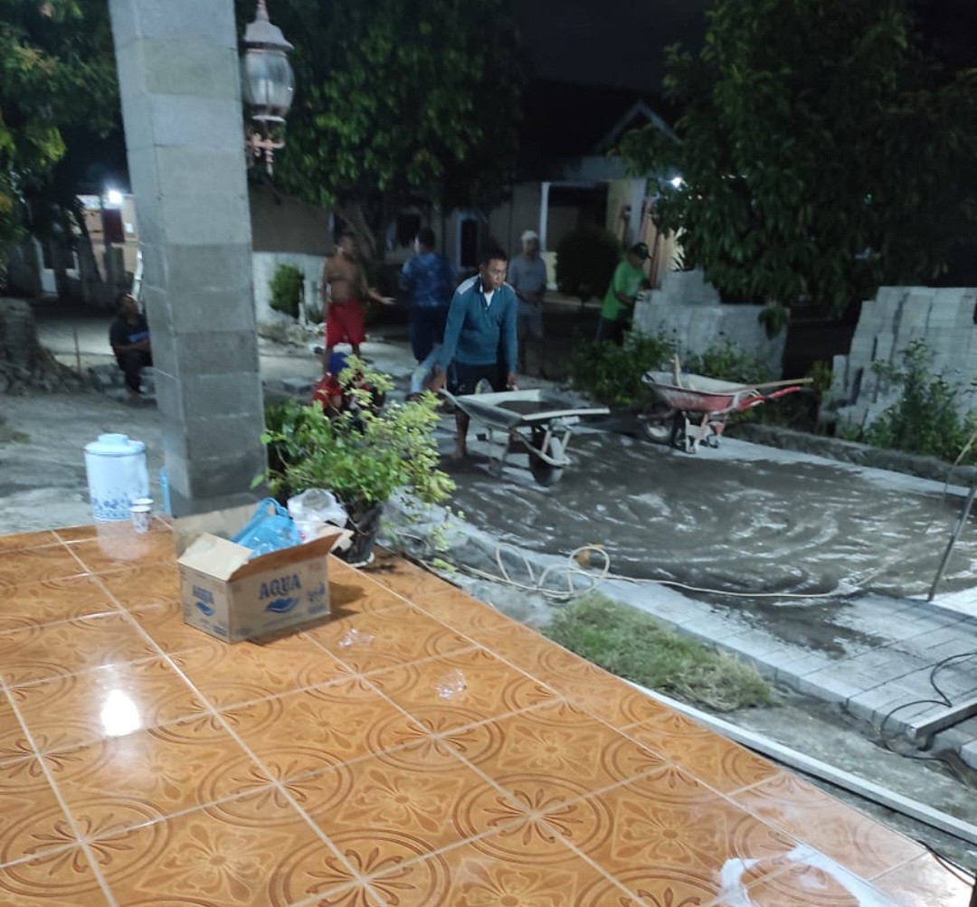Gotong Royong Pemasangan Paving Blok Hari ke 6 Jalan Gatot Kaca RT 02 Padukuhan Pokoh