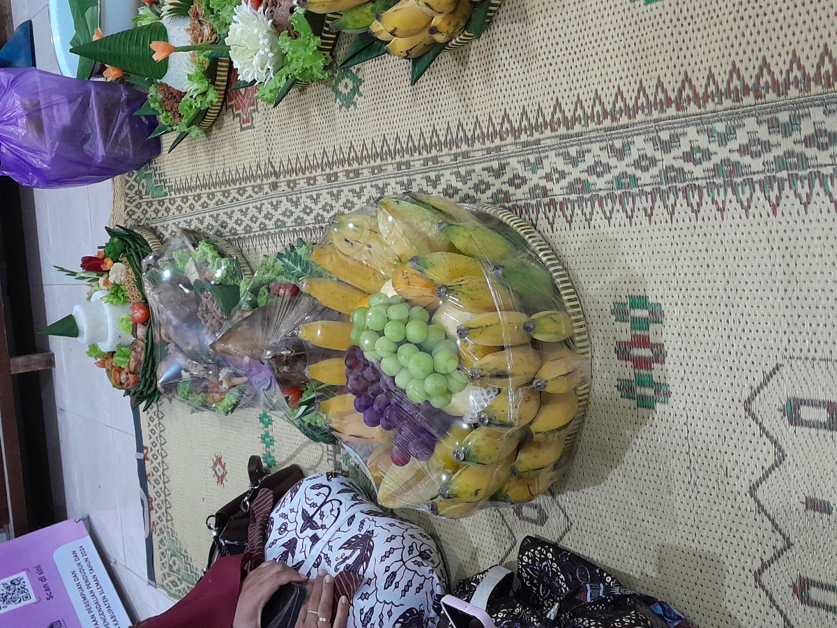 Kenduri dlm rangka merti desa wedomartani yg di hadiri oleh kader krajan