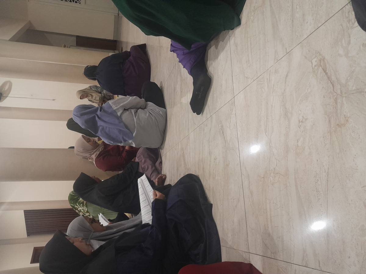 Pengajian rutin malam jumat ibu2 warga krajan