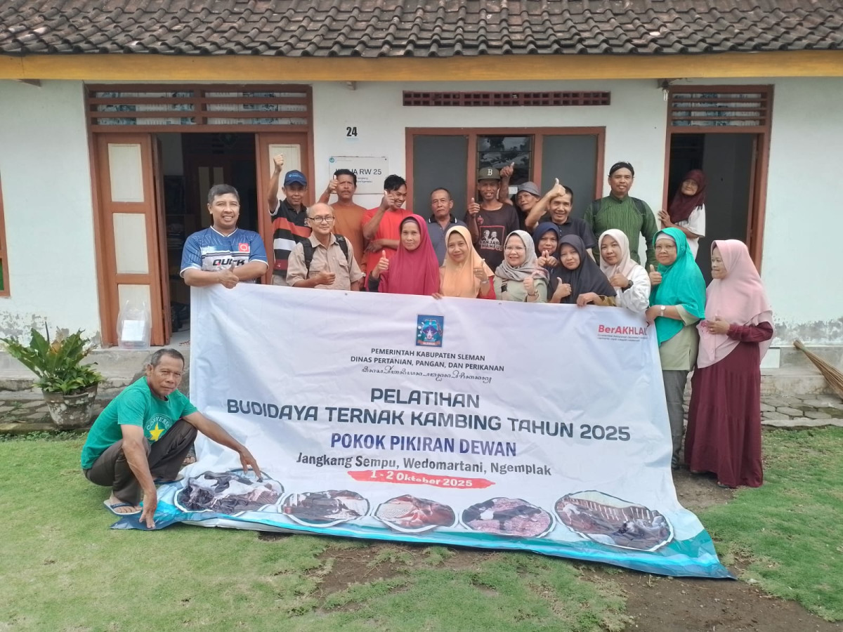 Pelatihan pembuatan silase dan pupuk kandang kambing Raharjo Sempu