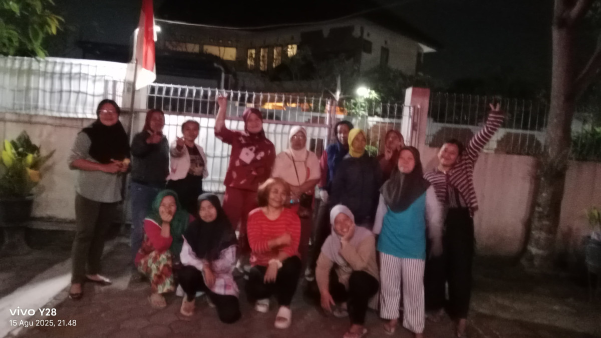 Latihan gladi bersih gerak & lagu acara 17 Agustusan Warga Gandok Sempu