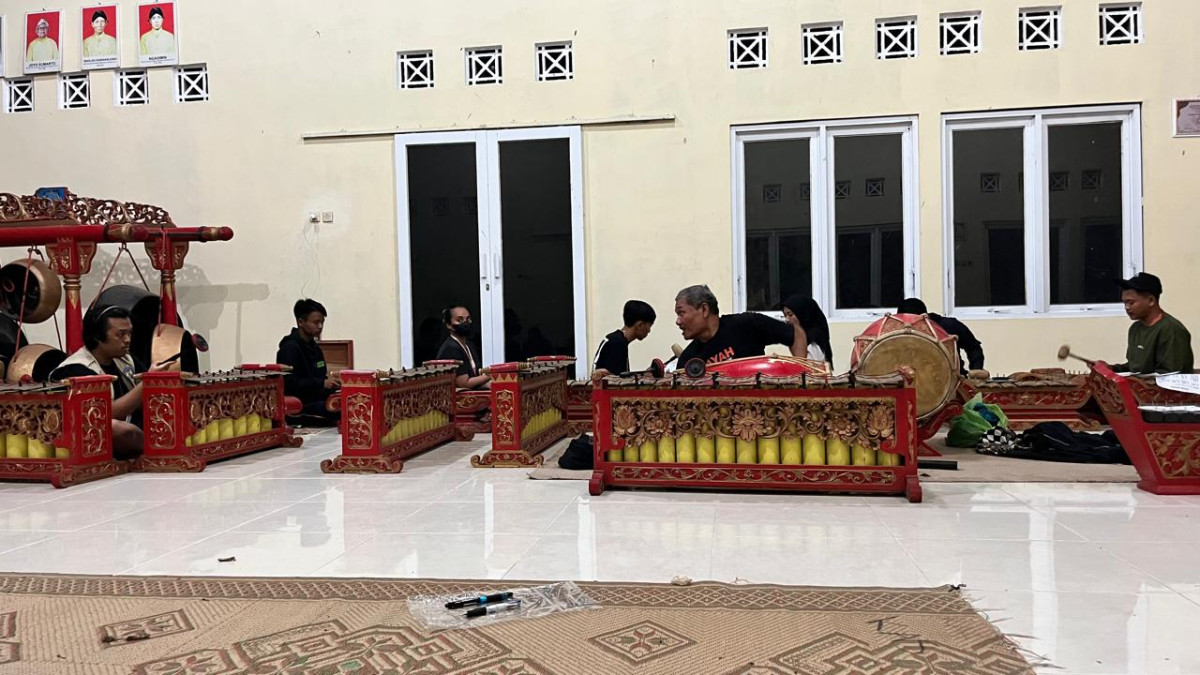 Gladi bersih kelompok karawitan pemuda Sempu. Persiapan tampil merti desa wedomartani