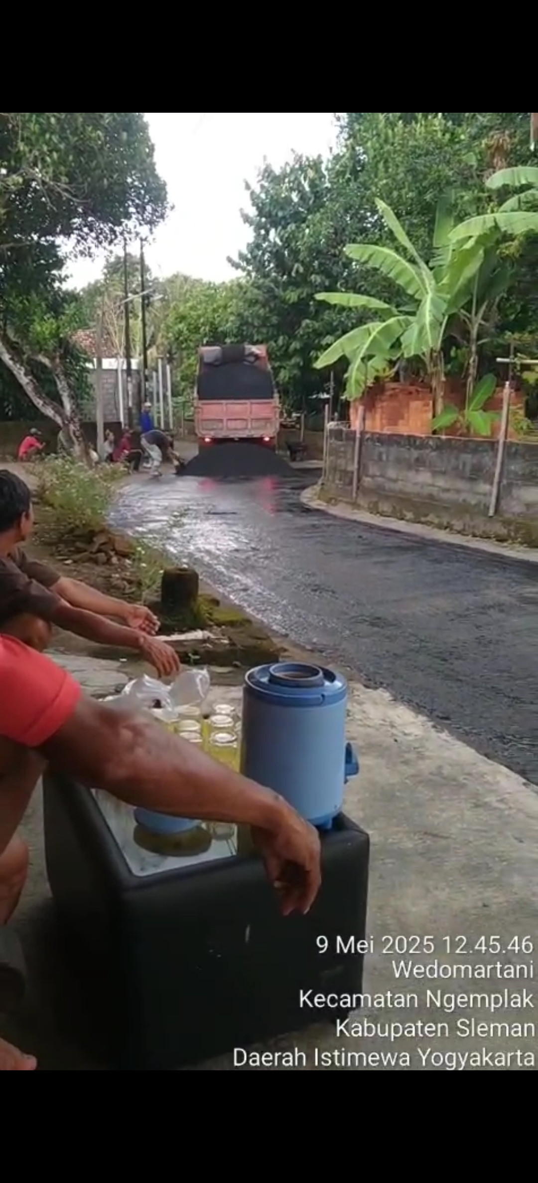 Pengaspalan jalan RT02 Sempu