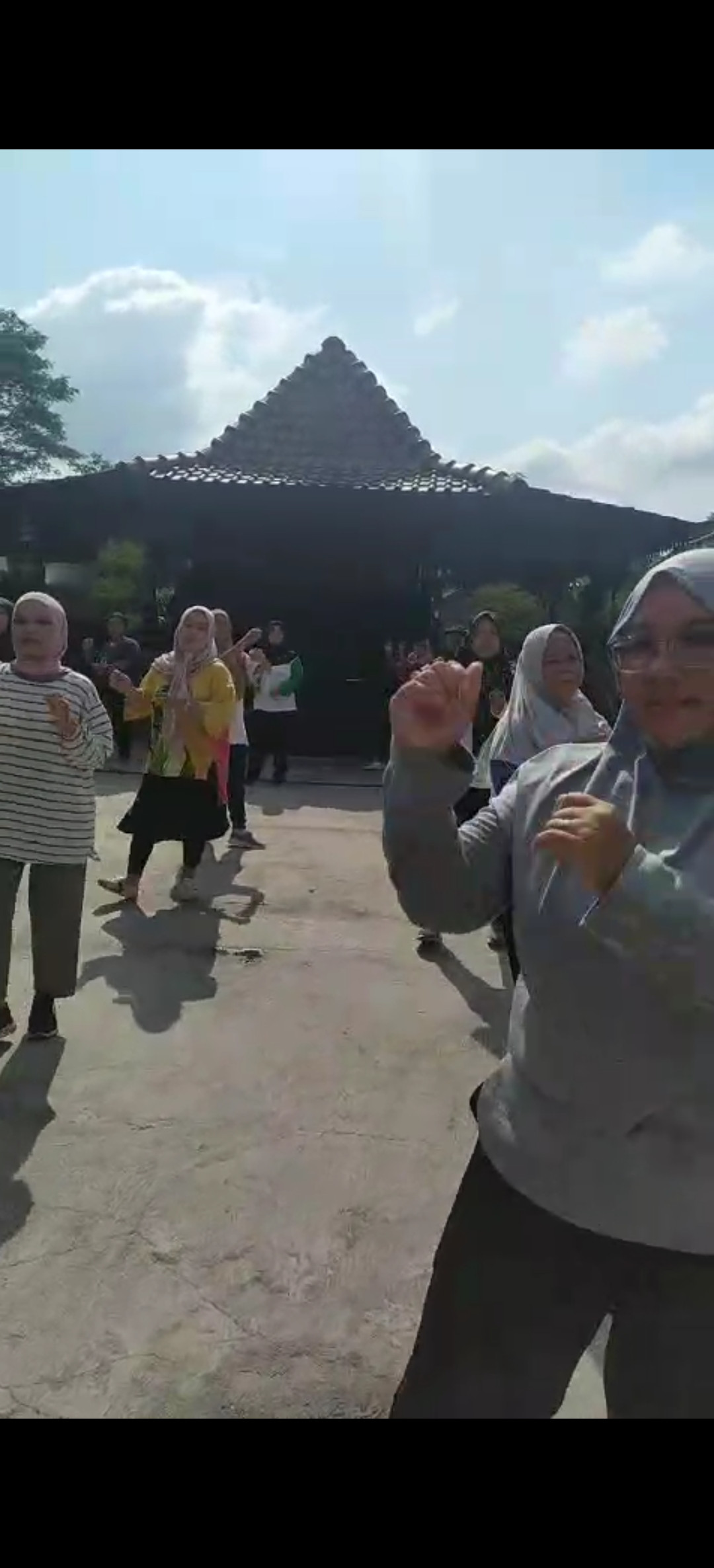 Senam Sehat Ceria Ibu-ibu Sempu