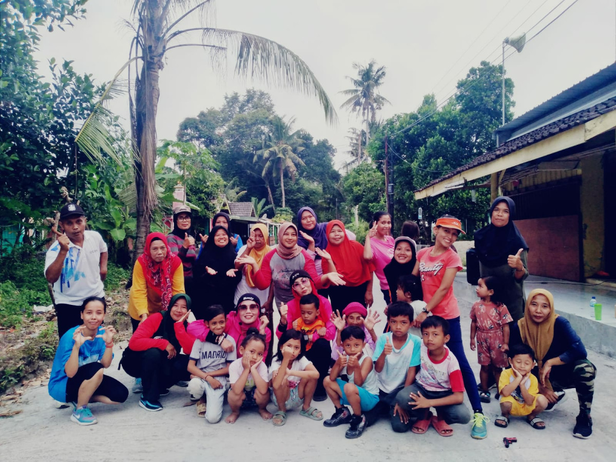 Kegiatan senam RT 03 Sempu
