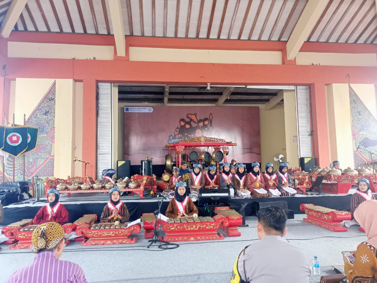 Penampilan Siswa-siswi SD Sempu di Festival Gamelan Kalurahan Wedomartani