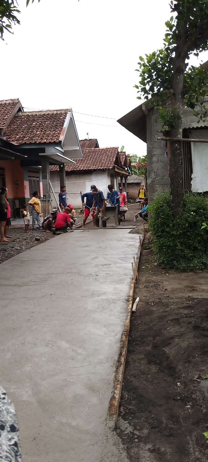 Kerja bakti pengecoran jalan dusun sawahan kidul