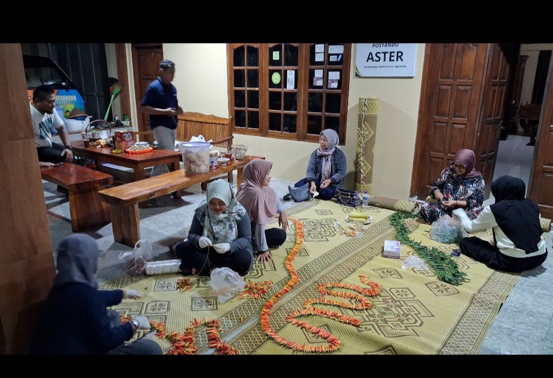 Persiapan Membuat Gunungan Padukuhan Wonosari