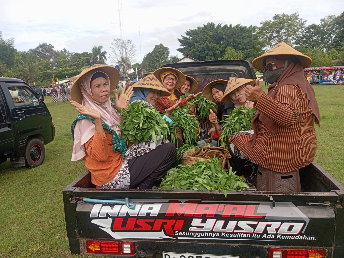 Kelompok Wanita Tani Padukuhan Sawahan Lor di acara Merti Desa Kalurahan Wedomartani