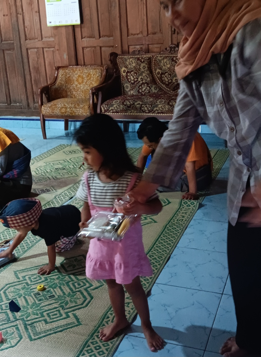 Pemberian PMT pada balita Pokoh