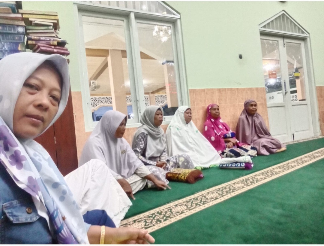 Kajian Ibu-Ibu Minggu Pagi Bakda Subuh Masjid Al Amin Pokoh