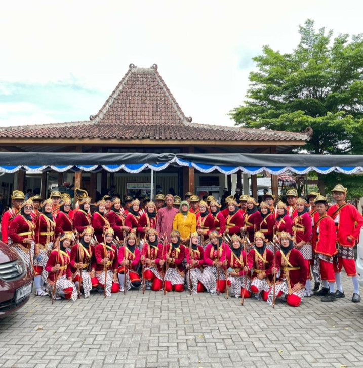 Bergadang saren Merti desa wedomartani