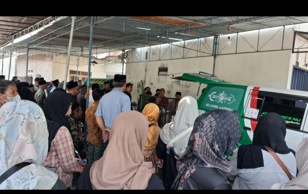Warga Wonosari Takziah Ke Rumah Duka Bpk Kurniawan