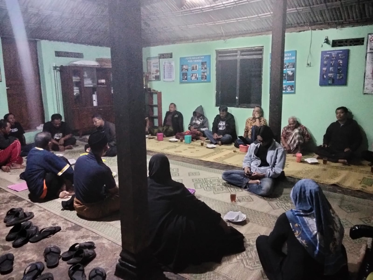 Rapat kelembagaan dan keamanan Padukuhan Sawahan Lor