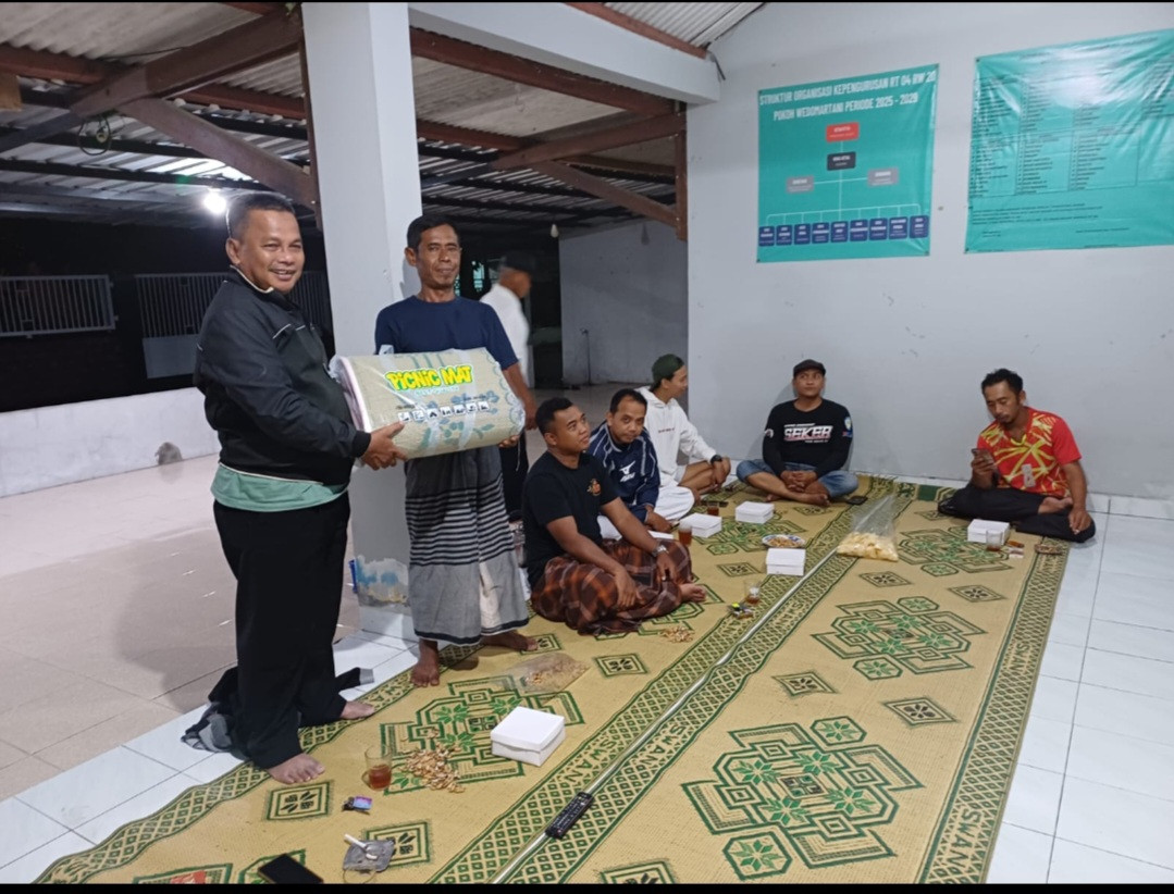 Sambang Pantau Kegiatan Pos Ronda RT 04 RW 20 Oleh Pak Dukuh Pokoh